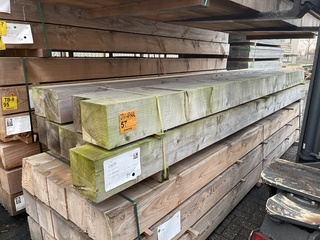 9x Vuren Balken Fijnbezaagd, 200x200mm, lengte 400cm